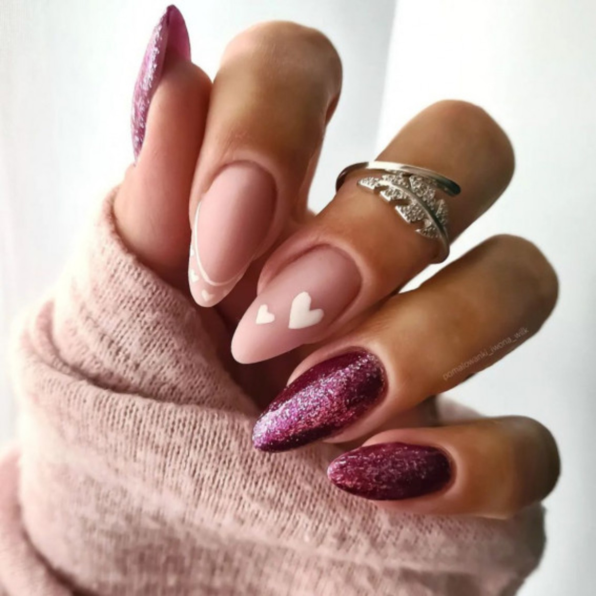 Read more about the article Revitalize Damaged Nails with Expert Tips from Roses Nail Salon
