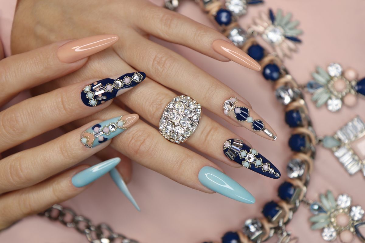 Read more about the article The Timeless Elegance of French Manicures at Roses Nail Salon.