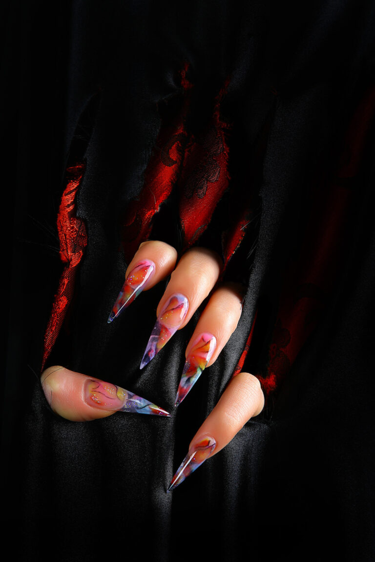 Read more about the article Spooky Chic: Haunting Halloween Nail Designs to Try at Roses!