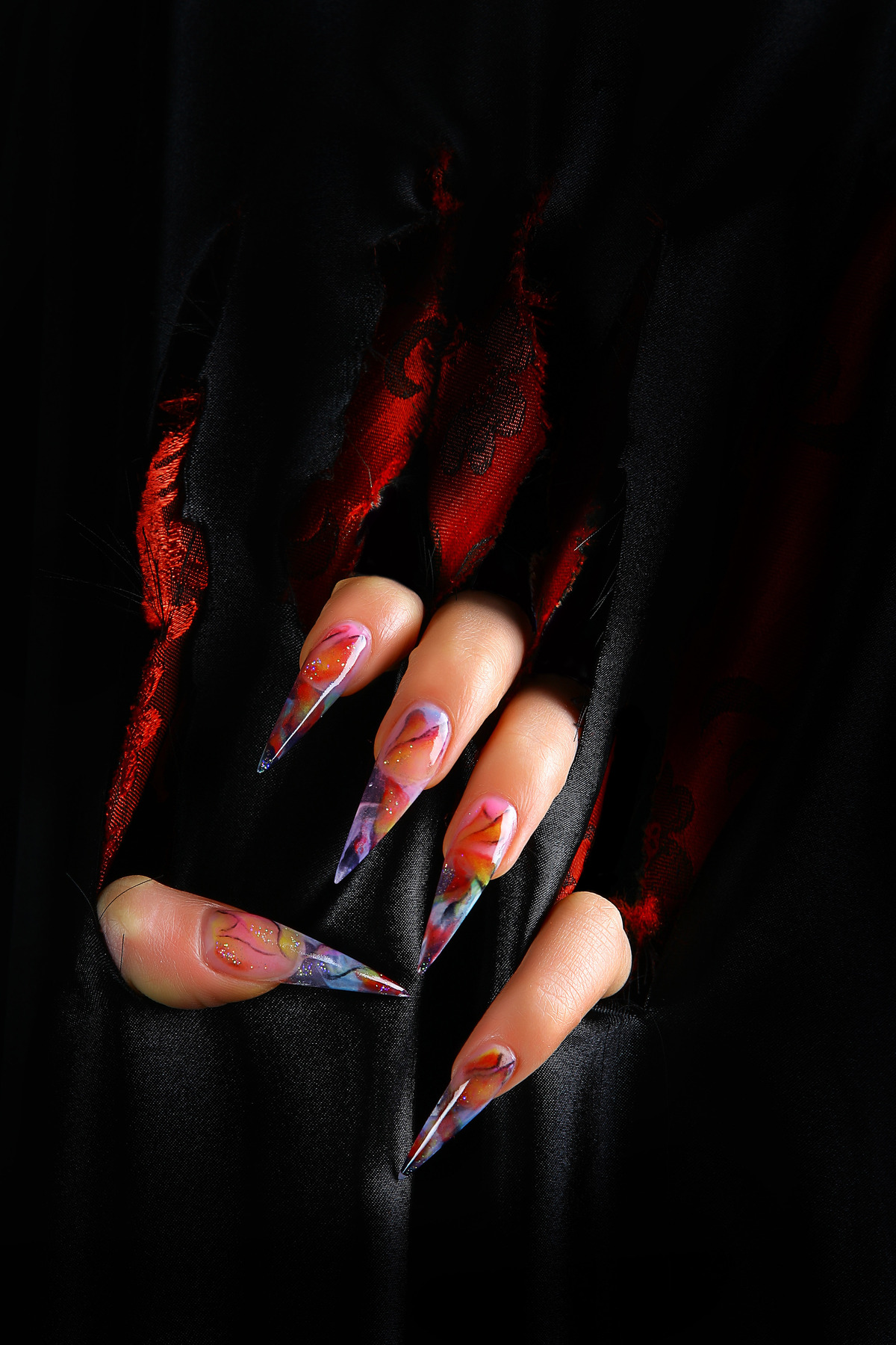 Read more about the article Spooky Chic: Haunting Halloween Nail Designs to Try at Roses!