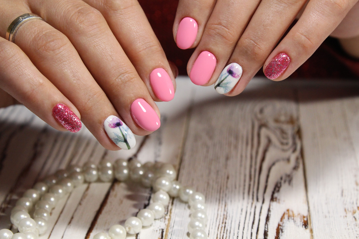 Read more about the article Solving Common Manicure Problems: Expert Tips From Roses Nail Salon